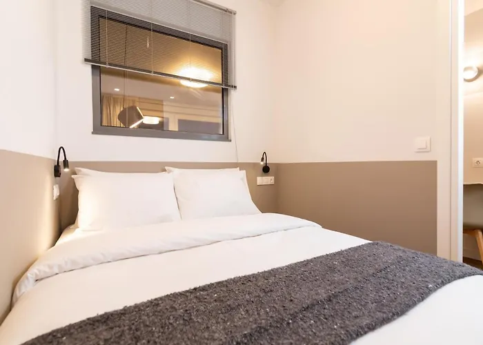 F & B Collection - City Central Suite For 3